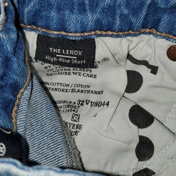 BLANK NYC "The Lenox" High Rise Cut Off Jean Shorts NWT Size 26 - Picture 9 of 9